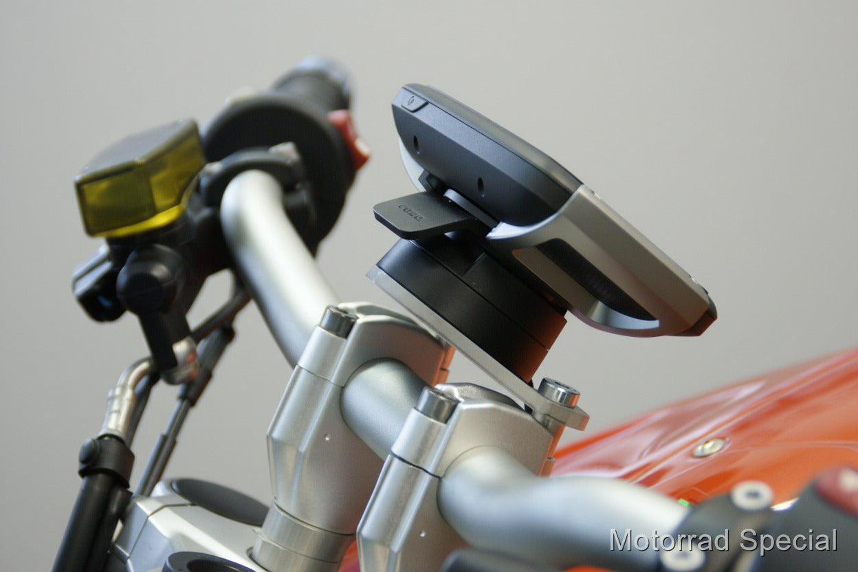 BMW F800GT Baujahr 2013 mit TomTom Navigationshalter praktische Halterung für die Montage des Navigationsgeräts am Motorrad.