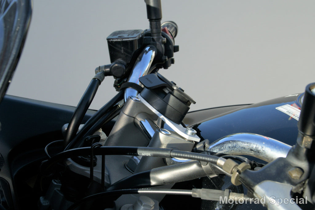 Yamaha TDM850 mit Navigationshalterung für TomTom, stabiler Navihalter zur Montage am Lenker und optimaler, gut einsehbarer Position des Navigationsgeräts.