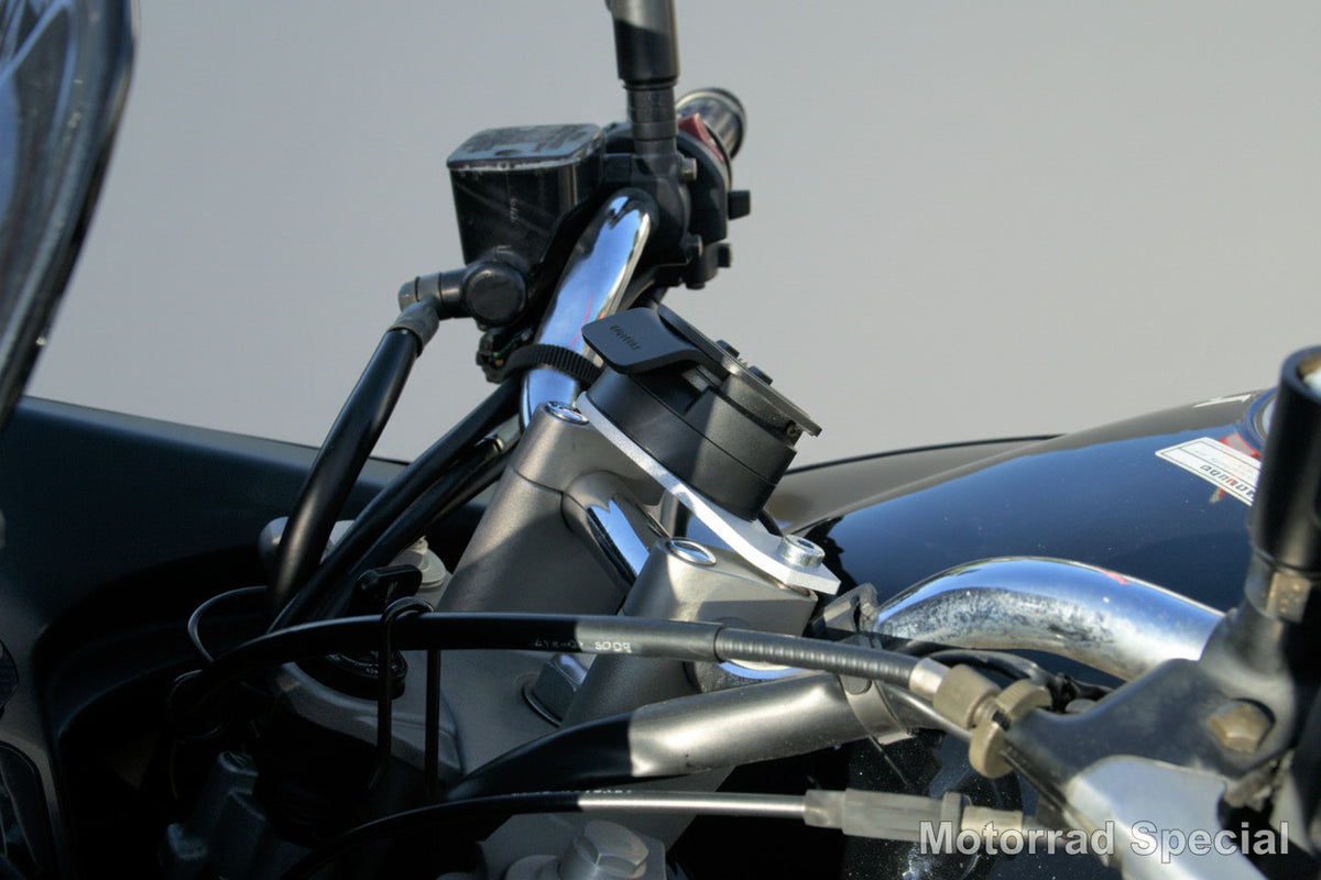 Yamaha TDM850 mit Navigationshalterung für TomTom, stabiler Navihalter zur Montage am Lenker und optimaler, gut einsehbarer Position des Navigationsgeräts.