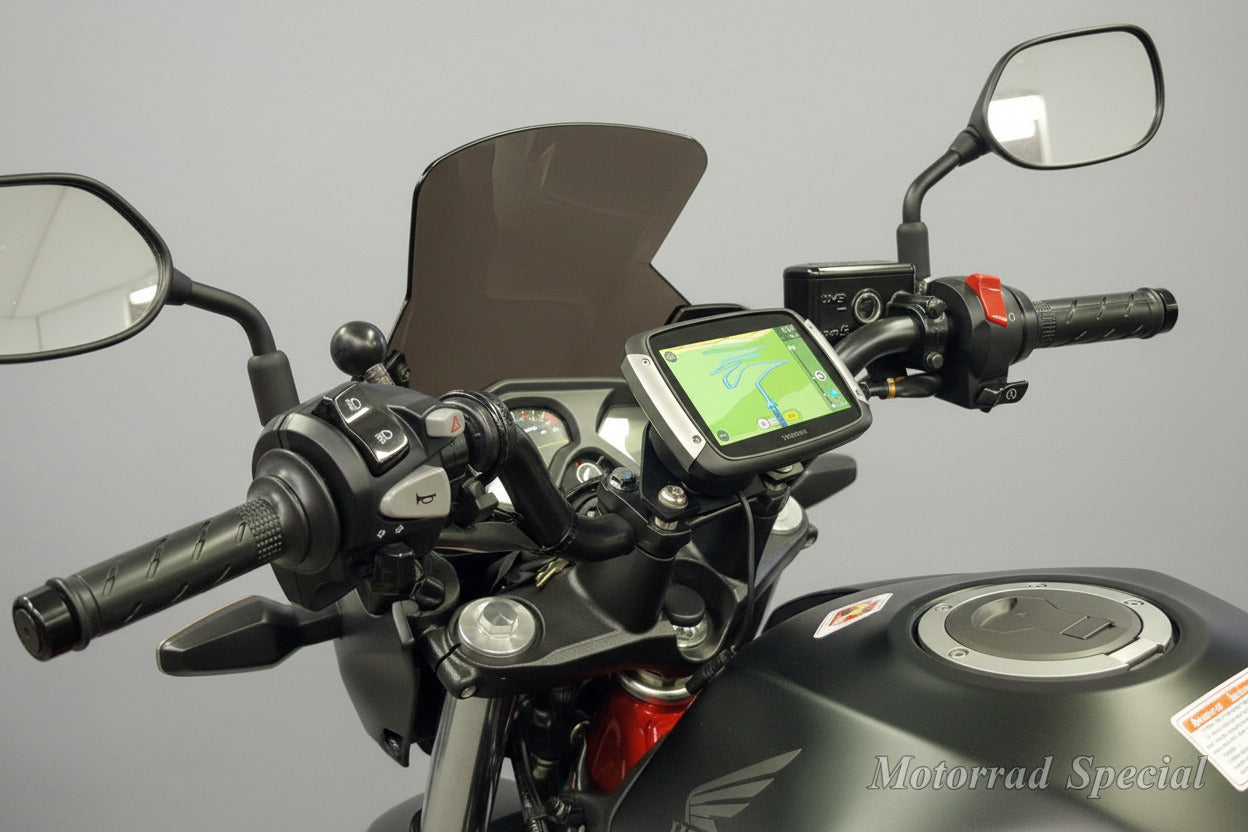 Honda CB650FA Navigationshalterung für TomTom - stabile Lenkermontage mit optimaler Positionierung für eine freieSicht auf Instrumente und Navigation.