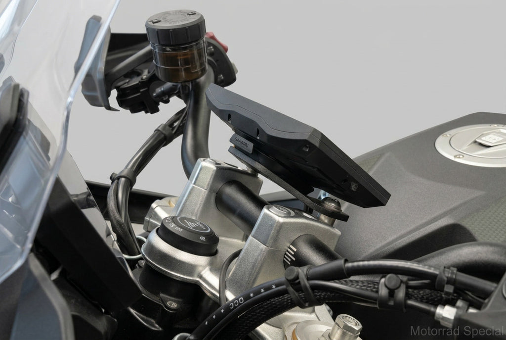 Navihalter für Voge DS900X mit Garmin Zumo XT am MotorradLenker, stabile Befestigung für eine optimale Sicht auf das Navigationsdisplay.