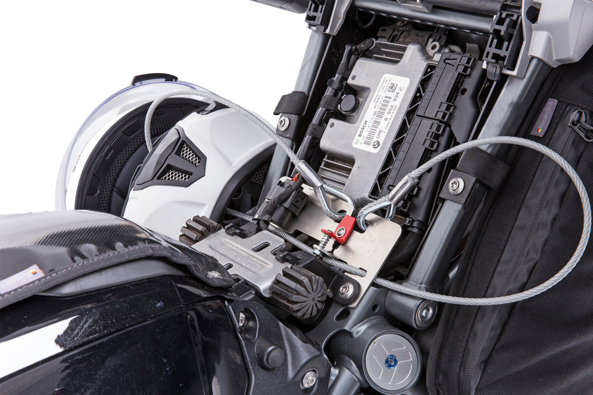 BMW R1200GS LC Adventure mit Wunderlich Helm-Lock Helmsicherung, praktische Diebstahlsicherung für den Motorradhelm