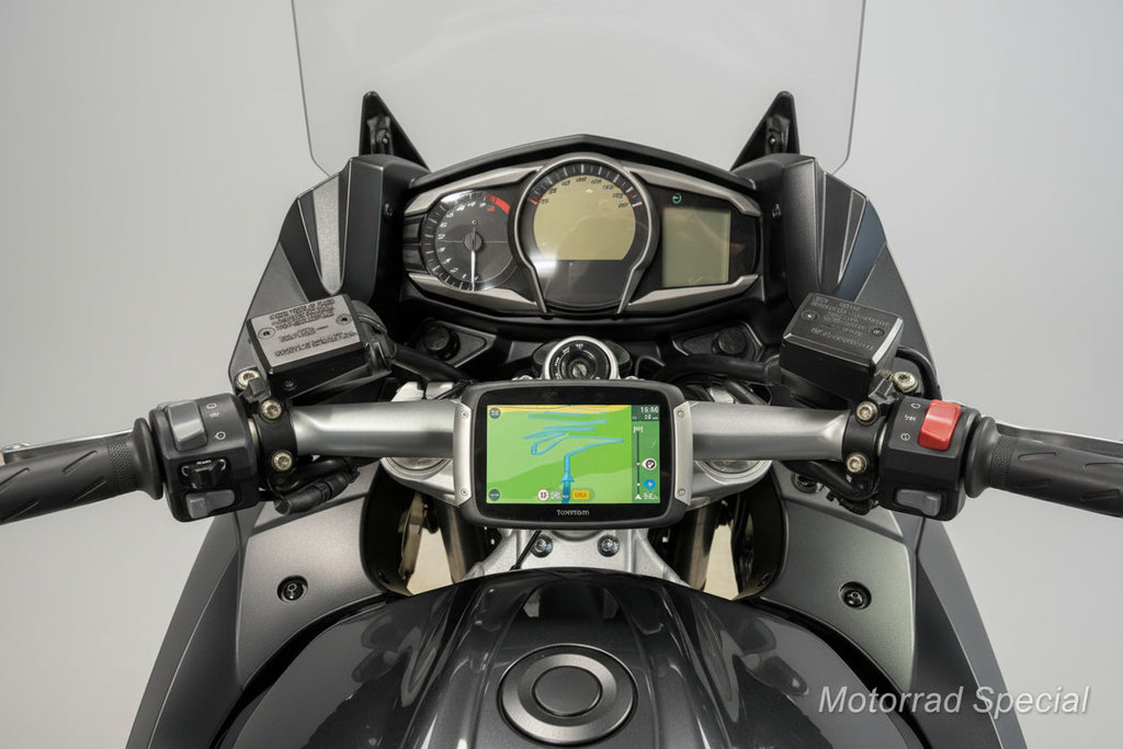 Yamaha FJR1300 RP28 mit TomTom Navigationshalter am Originallenker. Die passgenaue Halterung bietet einen festen Halt für das Navigationsgerät und ermöglicht eine komfortable sowie gut sichtbare Position während jeder Fahrt.